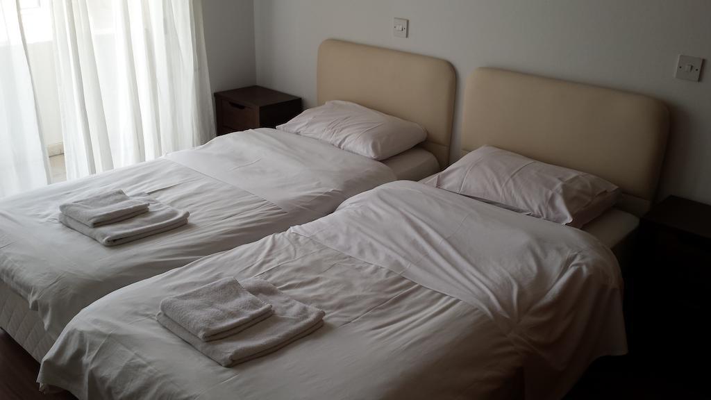 Francis Apartments Larnaca Oda fotoğraf